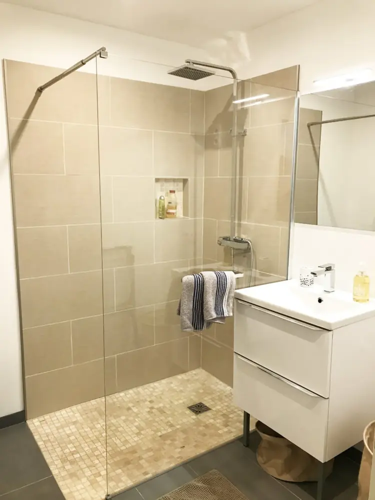 Douche à l'italienne mosaïque à Montpellier